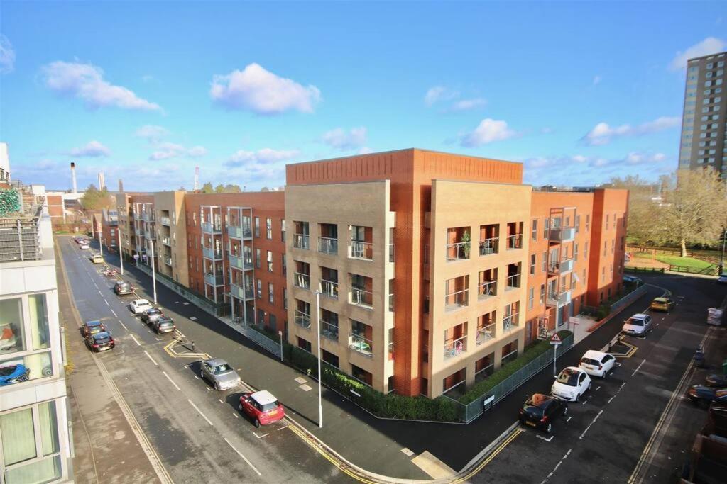 3 Bedrooms Double Or Single Beds, 2 Parking Spaces! Wifi & Smart Tv'S, Balcony Portsmouth Exterior foto